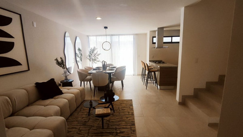 Casa En Venta Entre El Refugio Y Zibata, Estudio O 4ta Recamara, 3.5 Baños