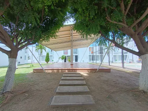 Casa En Venta En Los Trapiches. Cod V30139
