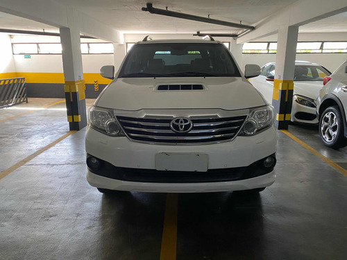 Toyota Hilux SW4 3.0 Srv 5l 4x4 Aut. 5p