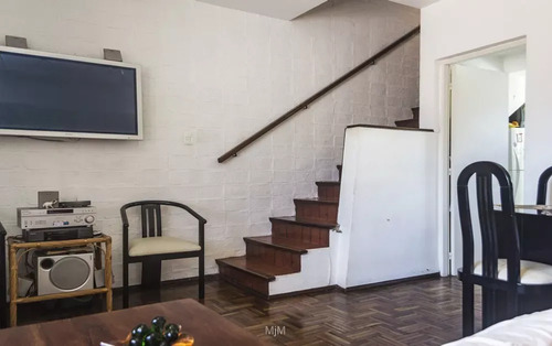 Casa En Venta De 2 Dormitorios C/ Cochera En Flor De Maroñas