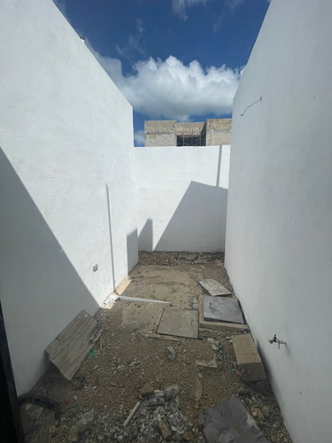 Casa En Venta De Un Piso Dos Recamaras En Temozón Norte