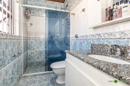 Imagem 15 de 30 de Vende Maravilhosa Casa, Três Quartos, Suíte, 5 Vagas De Garagem E Churrasqueira. - Reo617332