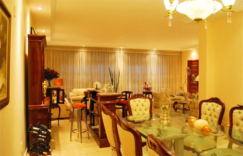 Imagem 4 de 30 de Casa No Coração Do Brooklin - 3 Suítes - 6 Vagas - Espaço Gourmet Com Churrasqueira E Piscina - Reo193655