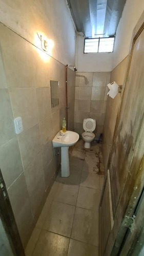 Imagen 7 de 8 de Galpón En Venta Más 2 Departamentos - Con Escritura