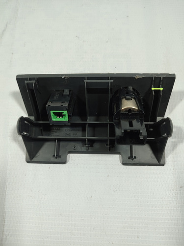 Toma Corriente Consola Central Nissan Sentra 1.8 Mod 13-16 O (Usado)