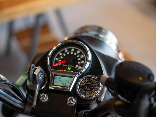 Royal Enfield Classic 350 Dark Stealth Black Reserva