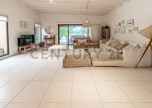 Venta Casa 5 Ambientes En 1 Planta Con Vista A La Laguna Cantón Norte, Escobar