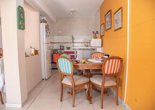 Imagen 5 de 23 de Departamento En 2 Plantas - 4 Ambientes - Impecable - Castel