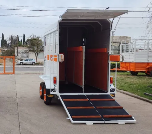 Acoplado Trailer Cerrado Full 2 Caballos Cigueña Piso Goma