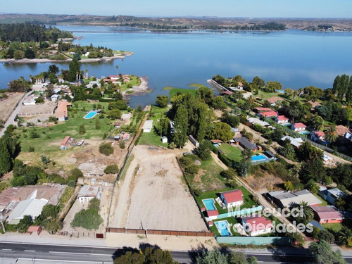 Linda Casa A Orilla De Lago