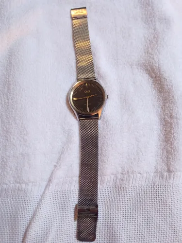 Reloj Qyq Impecable Pilas Nuevas Gris Amarillo Negro (Usado)
