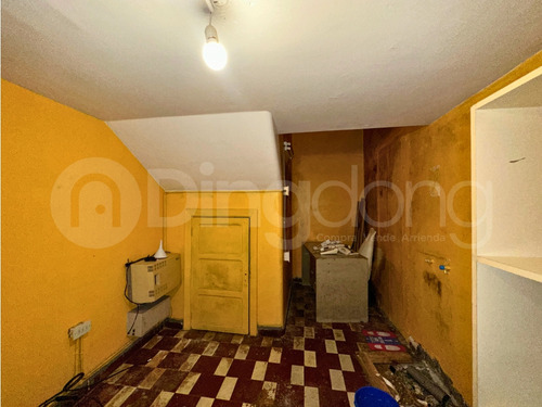 Venta De Local Comercial Céntrico Con Estacionamiento