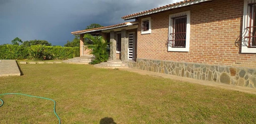 Imagen 3 de 13 de Casa Con Caney Y Piscina