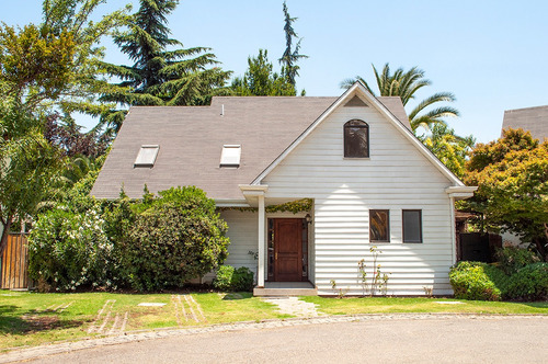 Casa Los Cactus - Lo Barnechea, Condominio Cerrado.