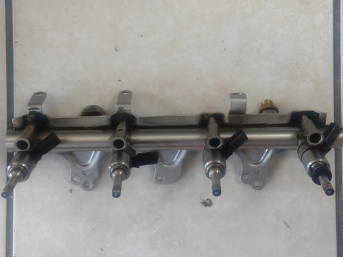 Riel Con Inyectores Vw Audi 09-12 06j133317m Ml803 (Usado)