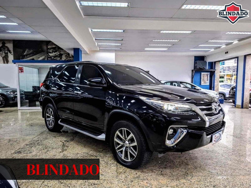Toyota Hilux SW4 2.8 SRX 4X4 7 LUGARES 16V TURBO INTERCOOLER DIESEL 4P AUTOMÁTICO