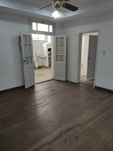 Imagen 6 de 13 de Casa Interna De Pasillo Dos Dormitorios