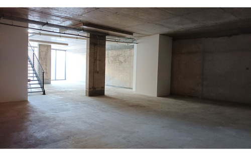 Arriendo Local Comercial, 217,54 M2 Nivel Calle + 196,91 M2