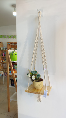 Porta Maceta De Macramé Con Base De Madera Beige