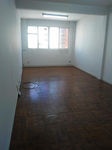 Imagen 1 de 12 de Alquiler De Oficina De 30 M2 En Tacuarí Al 200