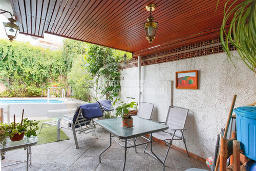 Casa En Venta De 5 Dorm. En Las Condes