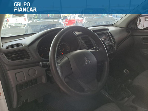 Imagen 10 de 14 de Mitsubishi L200 4x4 Turbo Diesel 2020