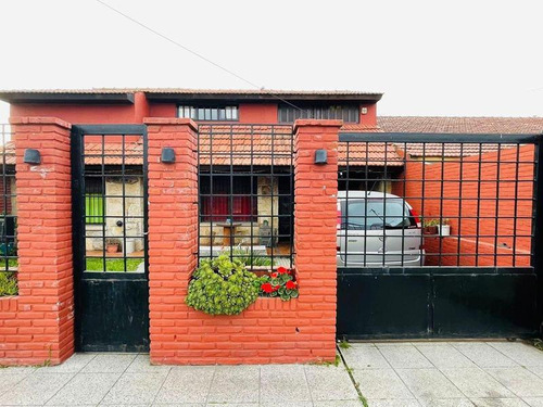 Casa En Venta - 3 Dormitorios 2 Baños 1 Cochera - 350mts2 - Mar Del Plata