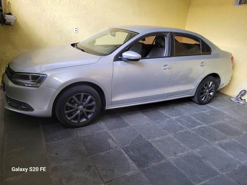 Volkswagen Jetta 2.0 Comfortline Flex 4p Automática