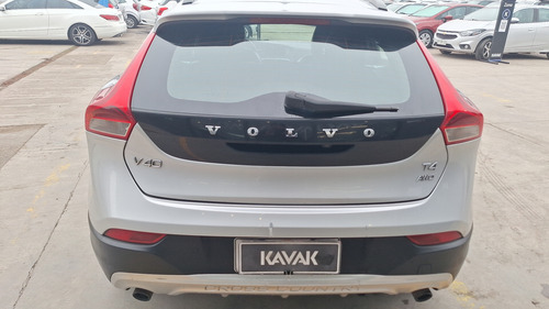 Volvo V40 2.0 T4 AUTO LIMITED CROSS COUNTRY 4WD