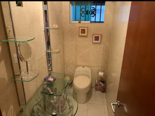 Imagen 13 de 20 de Hermosa Casa Remodelada, Amplia Y Segura, En Excelente Zona 04241665720