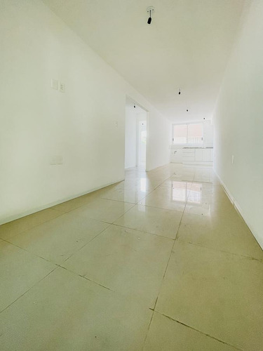 Venta Con Renta Apartamento De 2 Dormitorios Con Terraza En Tres Cruces