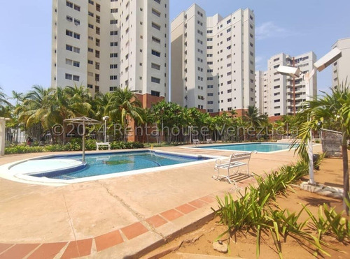 Apartamento En Alquiler. Parque Santa Lucia. Av. El Milagro. Mls: 24-24474. Rfava