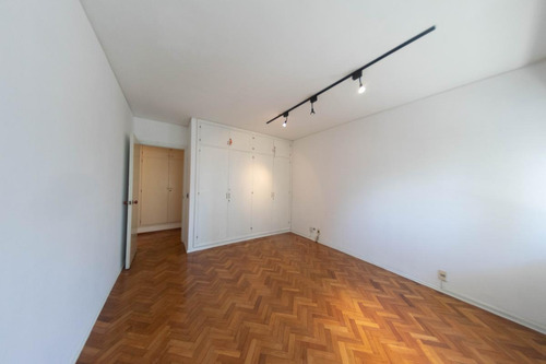 Imagen 10 de 14 de Venta Apartamento Pocitos 4 Dormitorios Y Servicio ,excelente Ubicación Y Vista