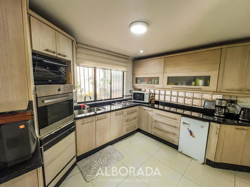 Se Vende Amplia Casa En Lomas San Andrés