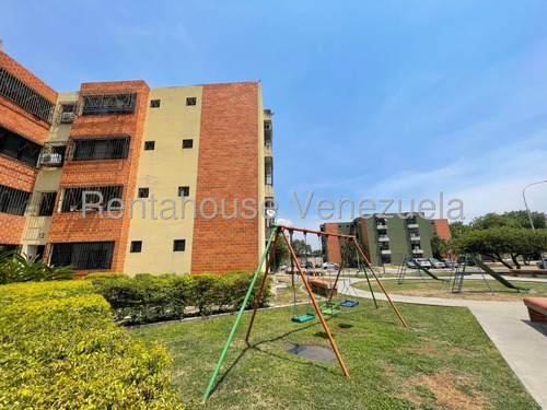 Apartamento En Alquiler En Urbanización Privada Narayola La Morita Amoblado Piso Bajo Listo Para Mudarse Nela 25-17684