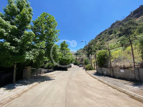 Casa En Venta De 4 Dorm. En Lo Barnechea Condominio