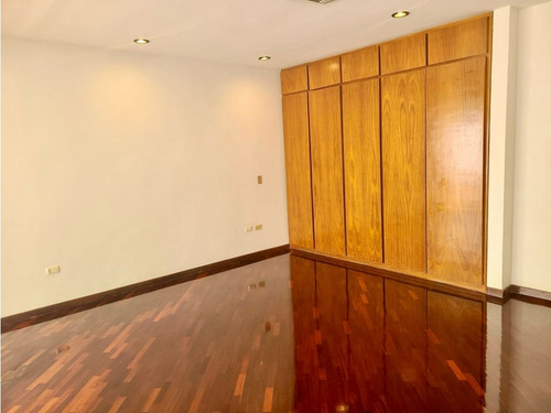 Apartamento En Alquiler Ubicado En Altamira, Chacao - Caracas