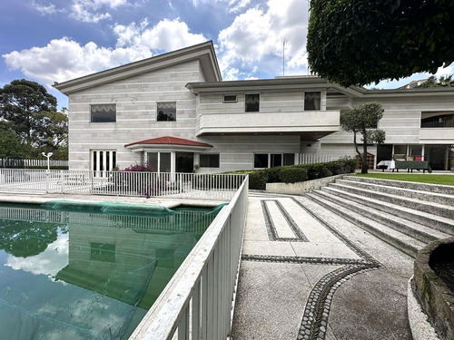 Casa En Venta Con Alberca En Bosques De Las Lomas