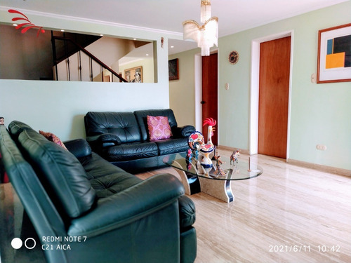 Imagen 7 de 25 de Qta En Venta Calle Cerrada Con Garita Y Portón Electrico. Los Naranjos Del Hatillo