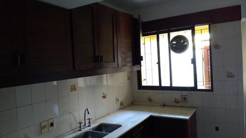 Impecable Casa Moderna 2 Plantas, Sobre Calle Uruguay