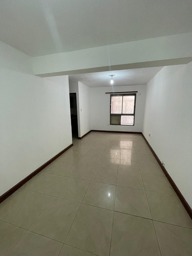 Departamento 2 Dormitorios Con Balcon En Alquiler - B° Centro