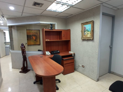 Venta/ Oficina/ Plaza Venezuela/ 5cubiculos/ 84m2
