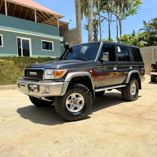 Toyota  Land Cruiser  Lc76