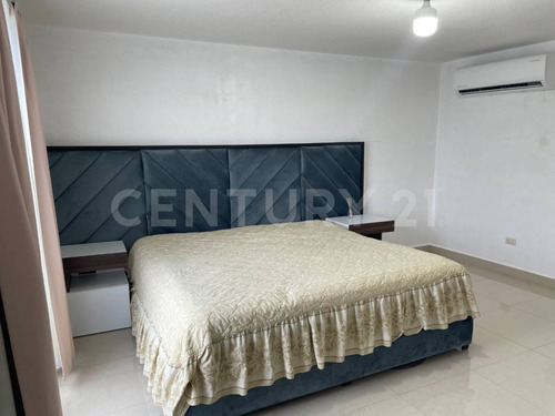 Casa En Renta De 3 Niveles En Esquina, Valle La Rioja, Apodaca, Nuevo León
