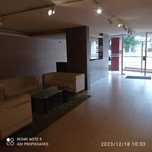 Edificio 21 Park - 21 Y Br. España, Monoambiente Al Frente. Piso 7 - 32 M2 - Renta Asegurada. Precio U$s 100.000