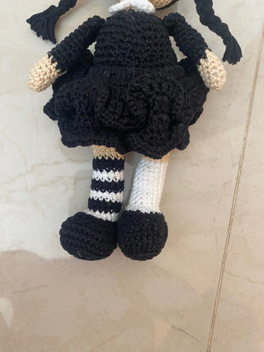 Boneca Wandinha Crochê Amigurumi