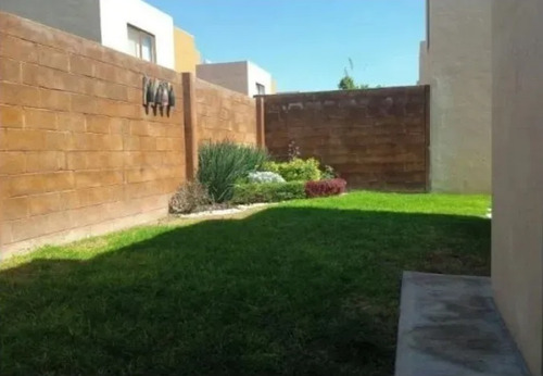 Hermosa Casa En Venta En Circuito Puerta Del Sol 1, El Pueblito, Querétaro, México. Cmr