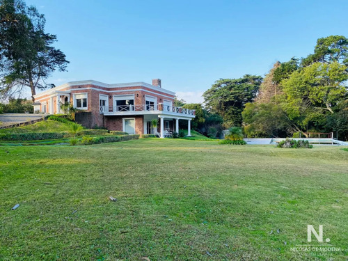 Vende Espectacular Casa En Barrio Golf , Punta Del Este 