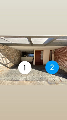 Casa Prox. Soca Y Rivera. Patio Con Parrillero. 2 Garajes. Calle Tranquila