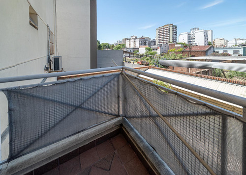 Venta Departamento Dos Ambientes En Florees Con Cochera